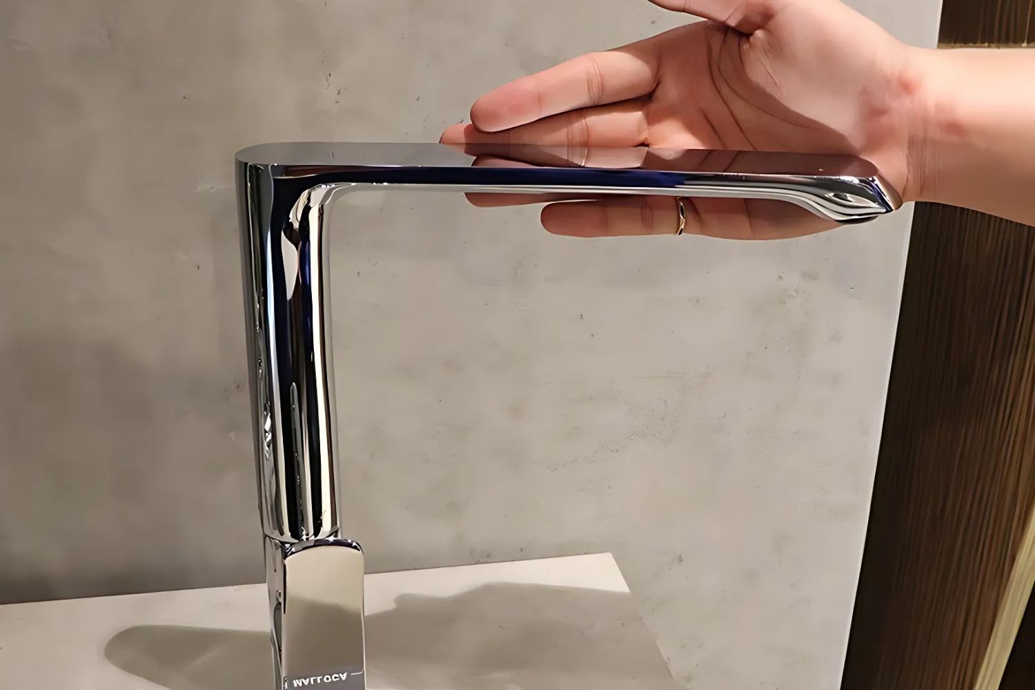 Vòi Rửa Chén Nóng Lạnh Malloca K82C | Đồng Thau Mạ Chrome