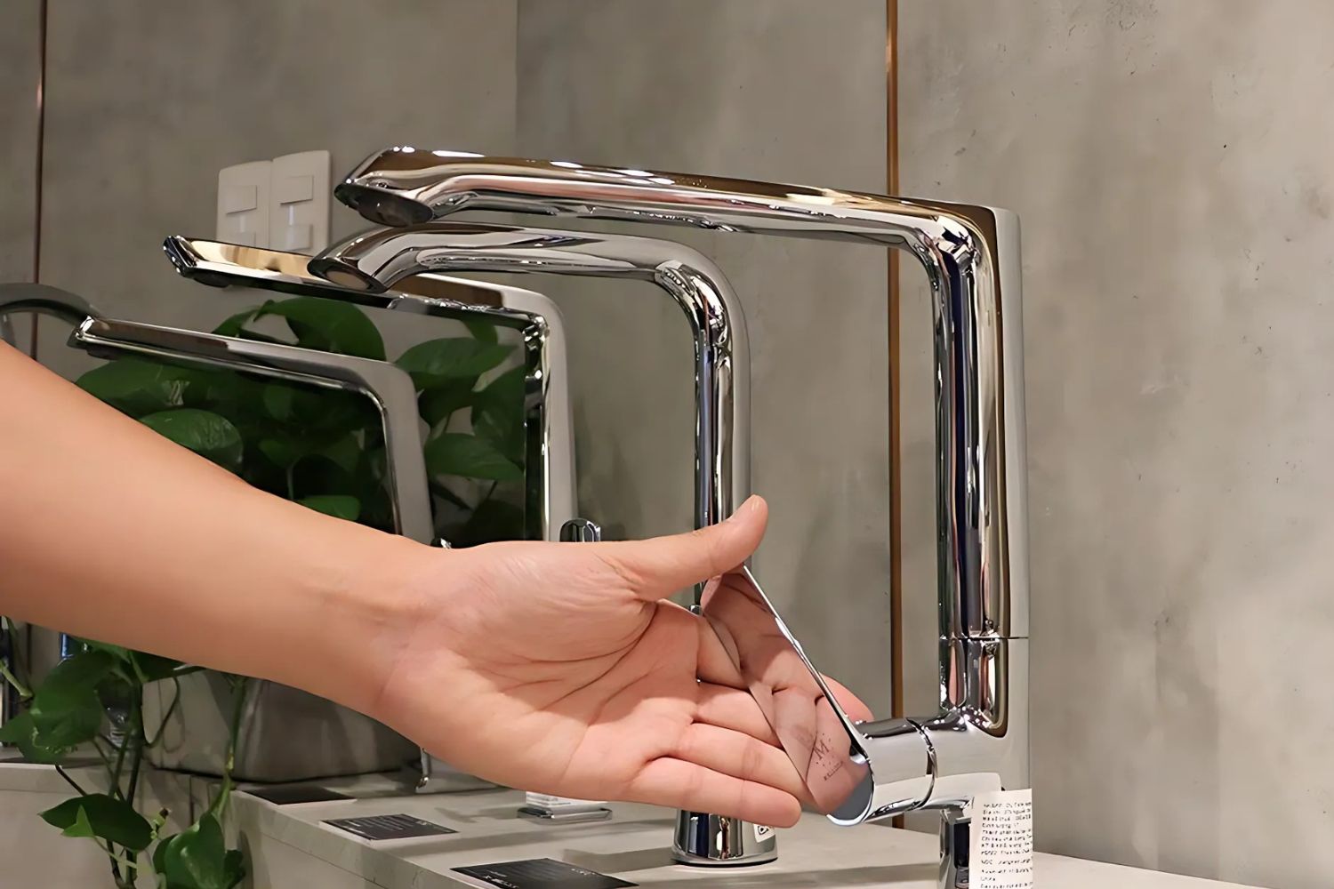 Vòi Rửa Chén Nóng Lạnh Malloca K82C | Đồng Thau Mạ Chrome