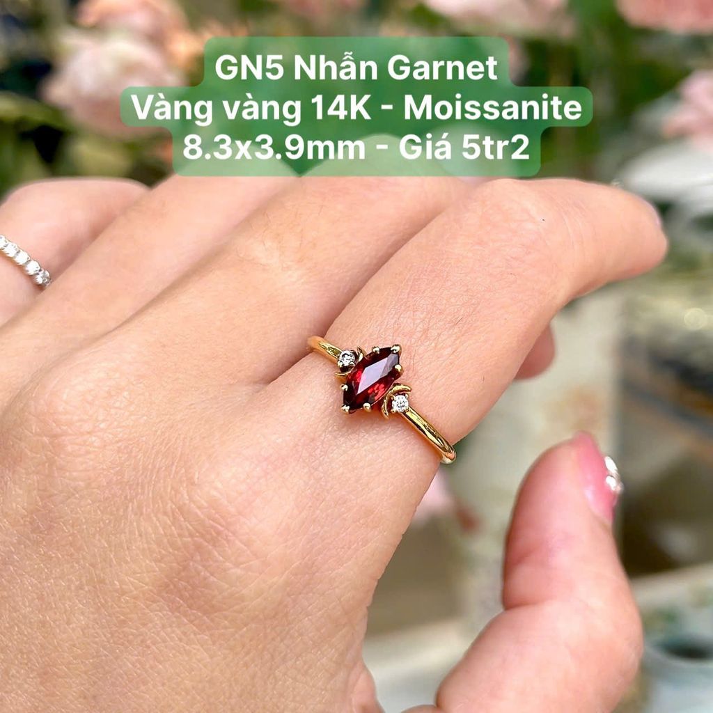 Nhẫn Garnet Vàng Vàng 14K - Moissanite ~8.3x3.9mm - GN5