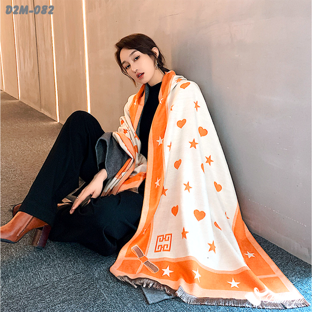 Người Mẫu Choàng Khăn Choàng Dạ Cashmere 2 Mặt Cao Cấp Họa Tiết Tim Sao Màu Cam Nổi Bật