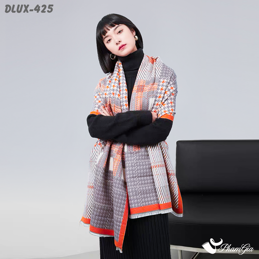 Người Mẫu Choàng Khăn Choàng Dạ Cashmere Cao Cấp Họa Tiết Caro và Nanh Sói Màu Cam Hiện Đại