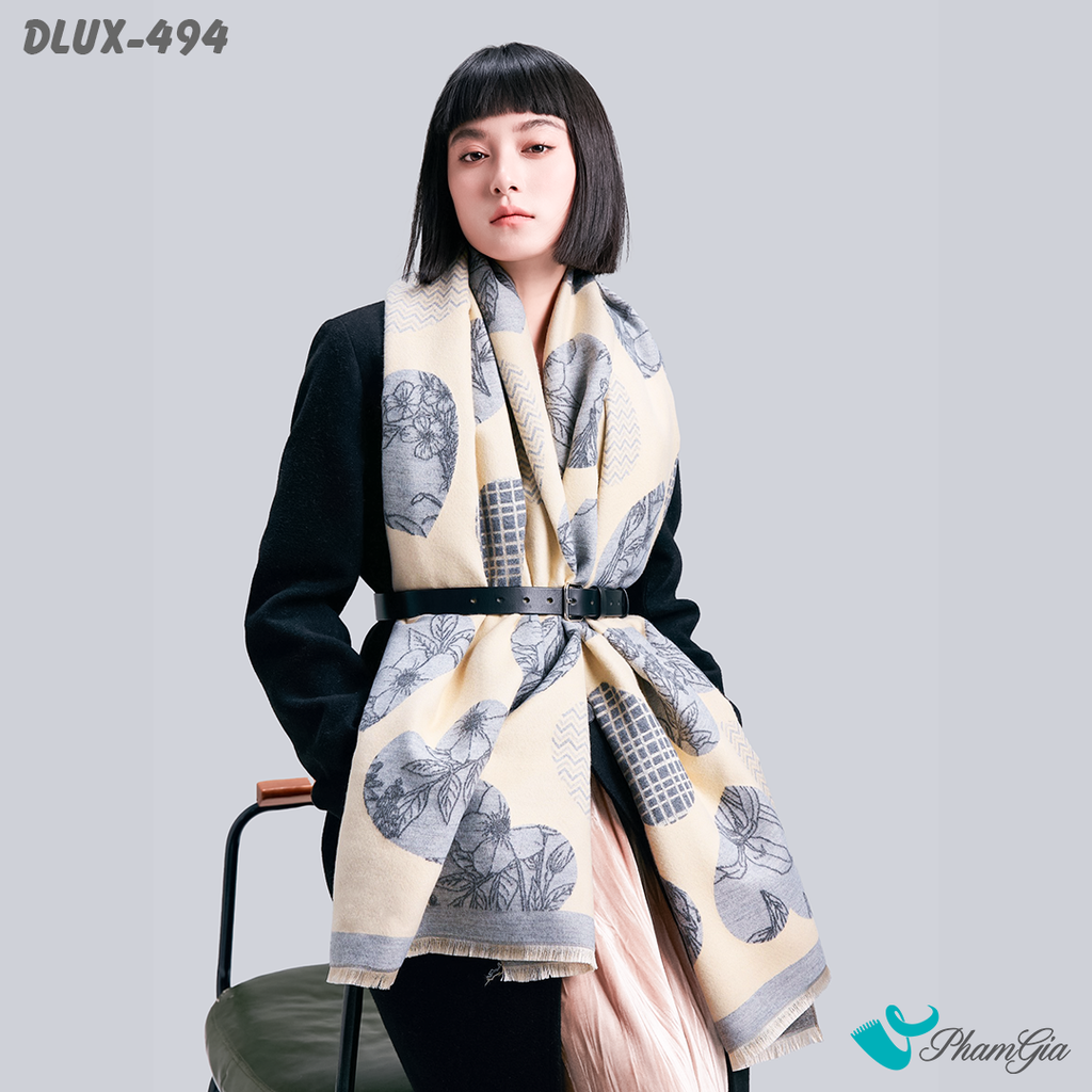 Người Mẫu Choàng Khăn Choàng Dạ Cashmere Cao Cấp Họa Tiết Trái Tim Màu Xanh Blue Thanh Lịch