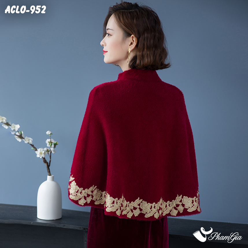 Góc Sau Áo Choàng Lông Luxury Phối Đăng Ten Cổ Điển Màu Đỏ Mận Kiều Diễm