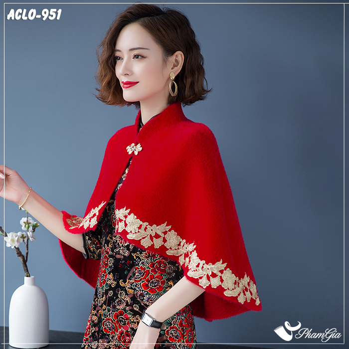 Góc Trái Áo Choàng Lông Luxury Phối Đăng Ten Cổ Điển Màu Đỏ Ruby Sang Trọng