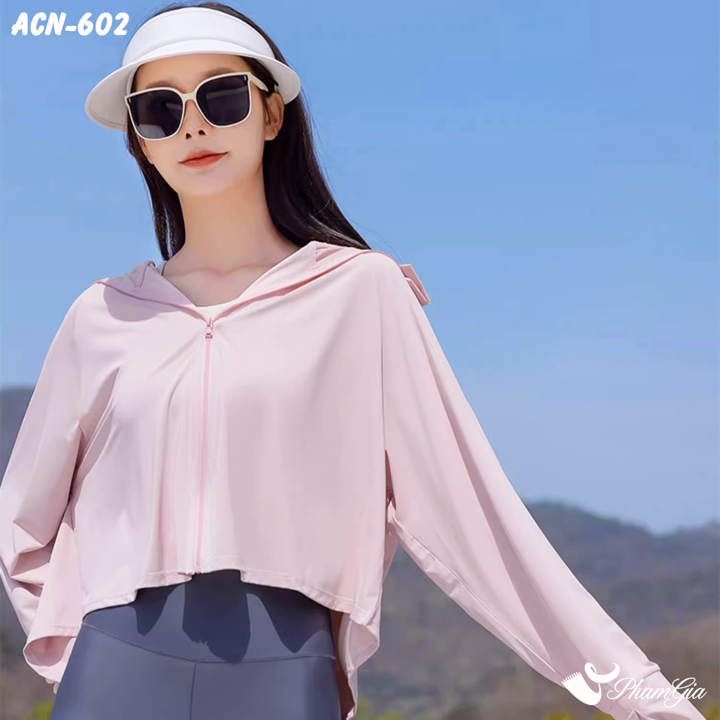 Người Mẫu Mặc Áo Chống Nắng Croptop Uni Cool Cao Cấp Màu Hồng Pastel