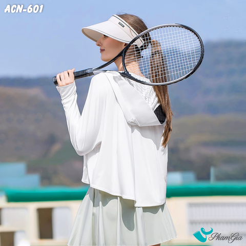 Người Mẫu Mặc Áo Chống Nắng Croptop Uni Cool Cao Cấp Màu Trắng