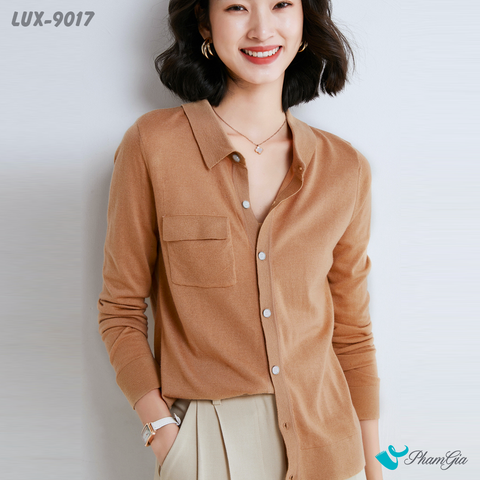 Model Mặc Áo Len Dáng Sơmi Cao Cấp Màu Nâu Bò
