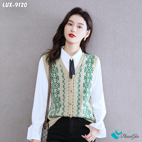Model Mặc Áo Len Ghile Cao Cấp Họa Tiết Thổ Cẩm Màu Xanh