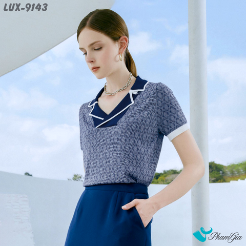 Người Mẫu Mặc Áo Len Tay Ngắn Thời Trang Màu Xanh Jean