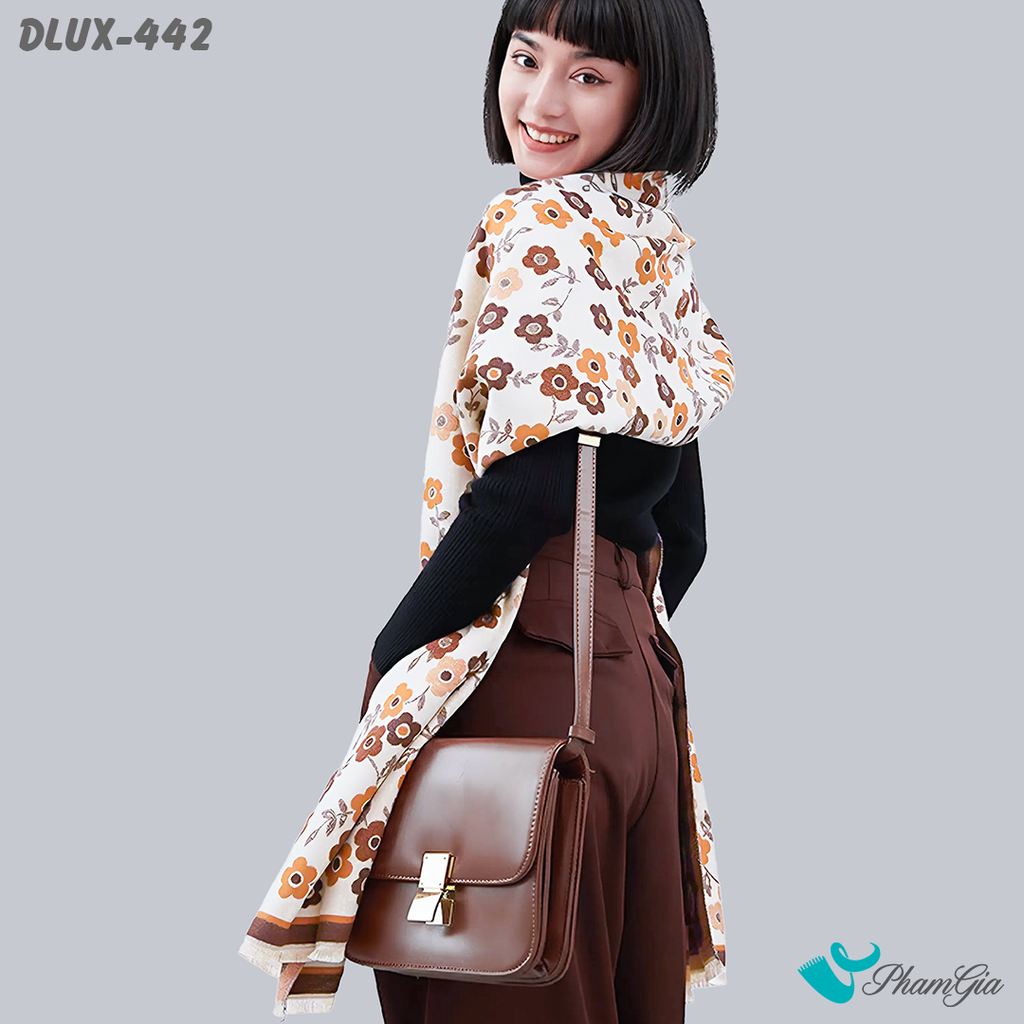 Người Mẫu Choàng Khăn Choàng Dạ Cashmere Cao Cấp Họa Tiết Hoa Nhí Màu Nâu Đất Thanh Lịch