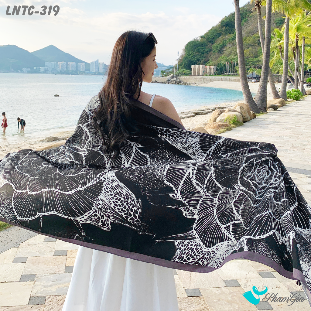 Khăn Choàng Linen Boho Họa Tiết Hoa Hồng Khắc Nét Màu Xanh Đen Cuốn Hút