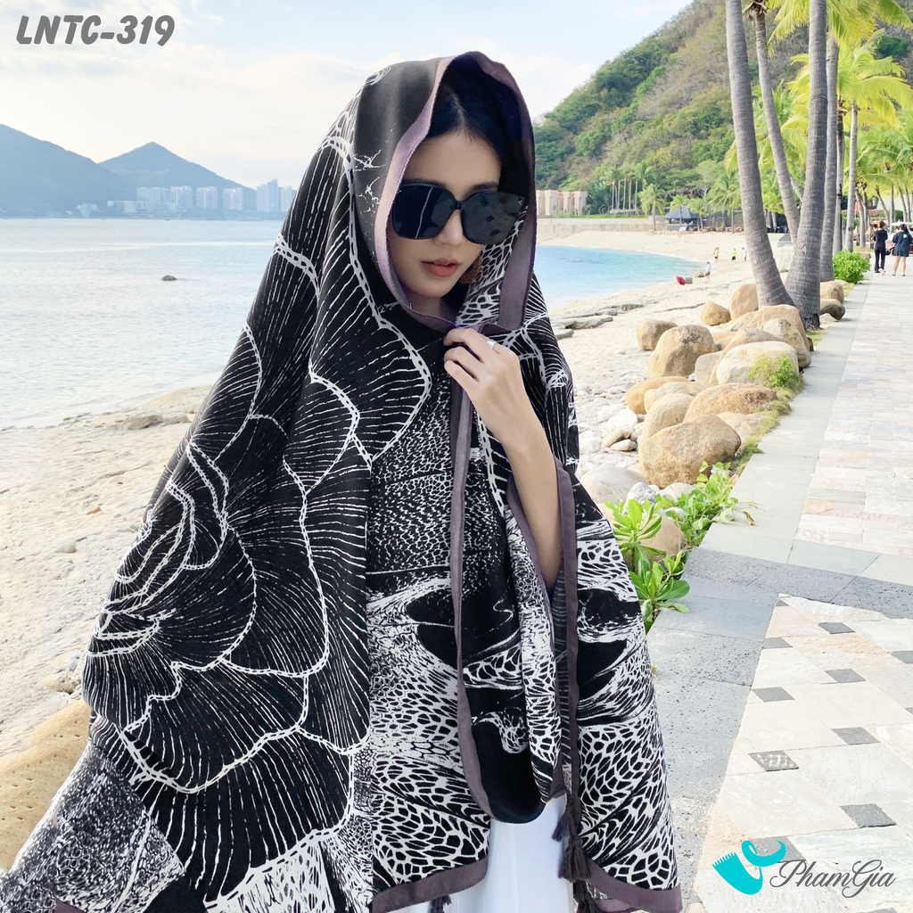 Model Choàng Khăn Choàng Linen Boho Họa Tiết Hoa Hồng Khắc Nét Màu Xanh Đen Cuốn Hút