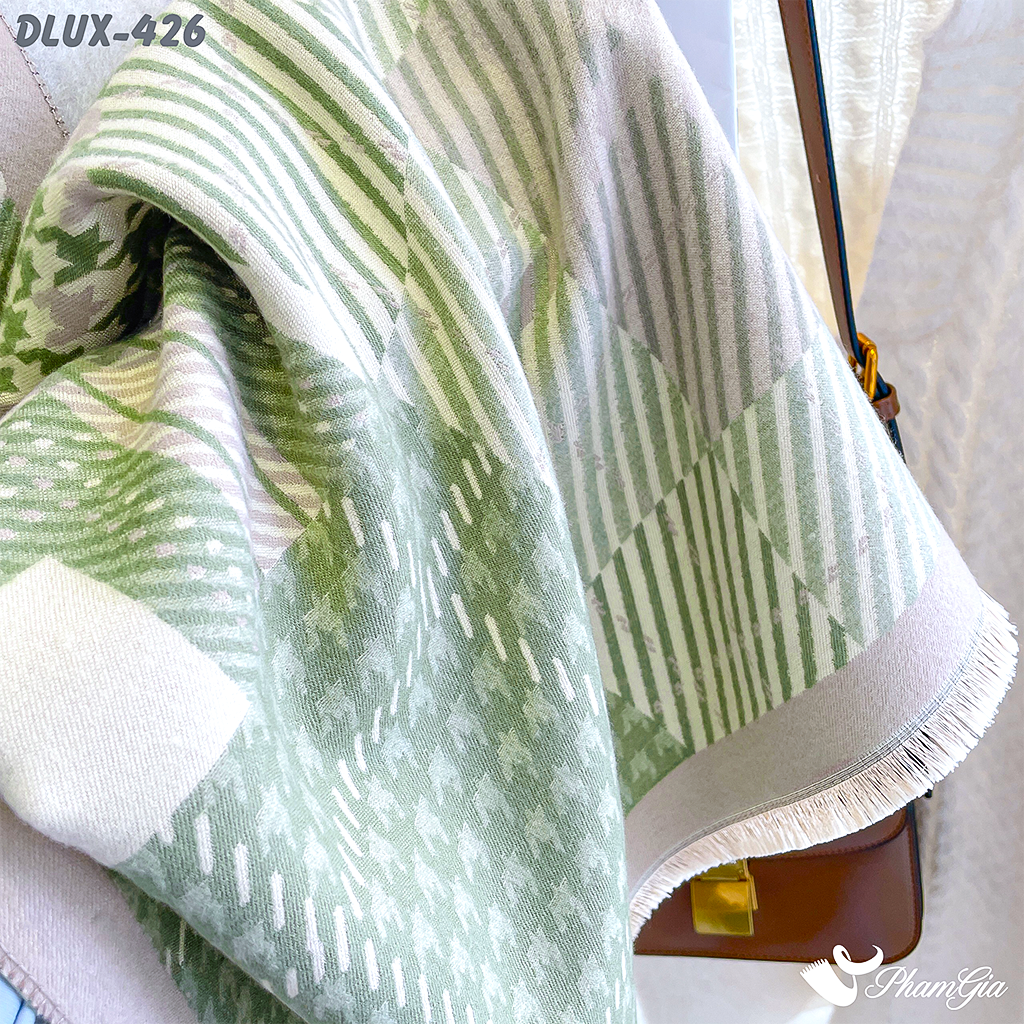 Cận Cảnh Khăn Choàng Dạ Cashmere Cao Cấp Họa Tiết Caro và Nanh Sói Màu Xanh Bơ Hiện Đại