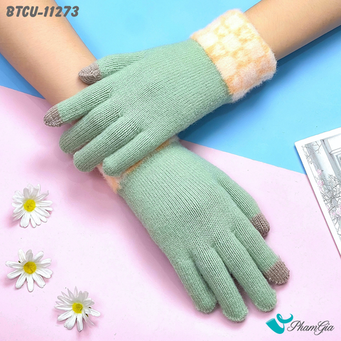 Góc Trên Găng Tay Len Cảm Ứng Giữ Ấm Họa Tiết Caro Trái Tim Màu Xanh Bơ