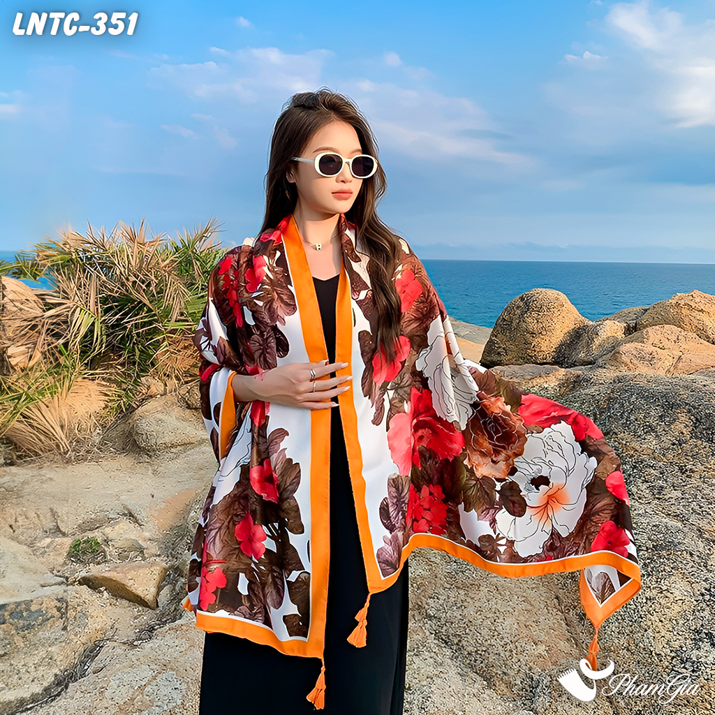 Model Choàng Khăn Choàng Linen Boho Họa Tiết Hoa Mẫu Đơn Phối Màu Trắng Đỏ Viền Cam Quyến Rũ
