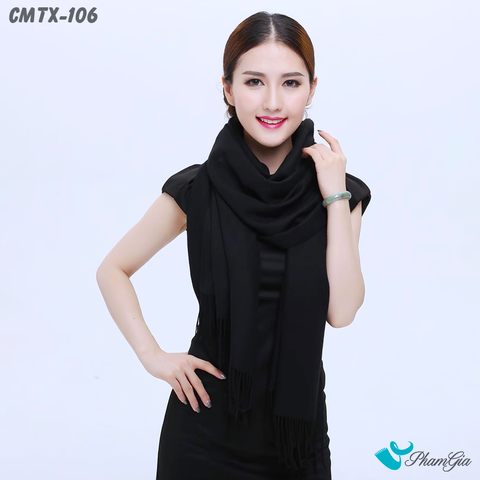 Người Mẫu Choàng Khăn Choàng Cashmere Trơn Cao Cấp Màu Đen Mun