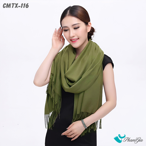 Người Mẫu Choàng Khăn Choàng Cashmere Trơn Cao Cấp Màu Xanh Rêu