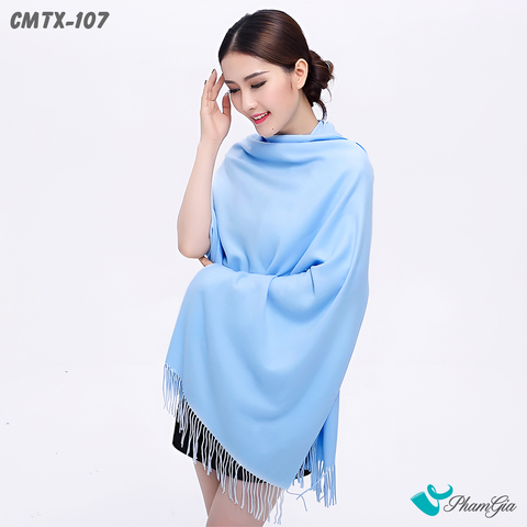 Người Mẫu Choàng Khăn Choàng Cashmere Trơn Cao Cấp Màu Xanh Baby