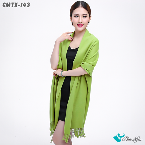 Người Mẫu Choàng Khăn Choàng Cashmere Trơn Cao Cấp Màu Xanh Bơ