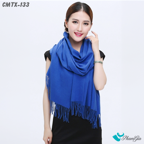 Người Mẫu Choàng Khăn Choàng Cashmere Trơn Cao Cấp Màu Xanh Coban