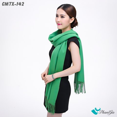 Người Mẫu Choàng Khăn Choàng Cashmere Trơn Cao Cấp Màu Xanh Két