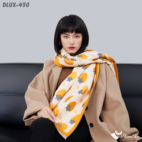 Người Mẫu Choàng Khăn Choàng Dạ Cashmere Cao Cấp Họa Tiết Dâu Tây Màu Vàng Cá Tính