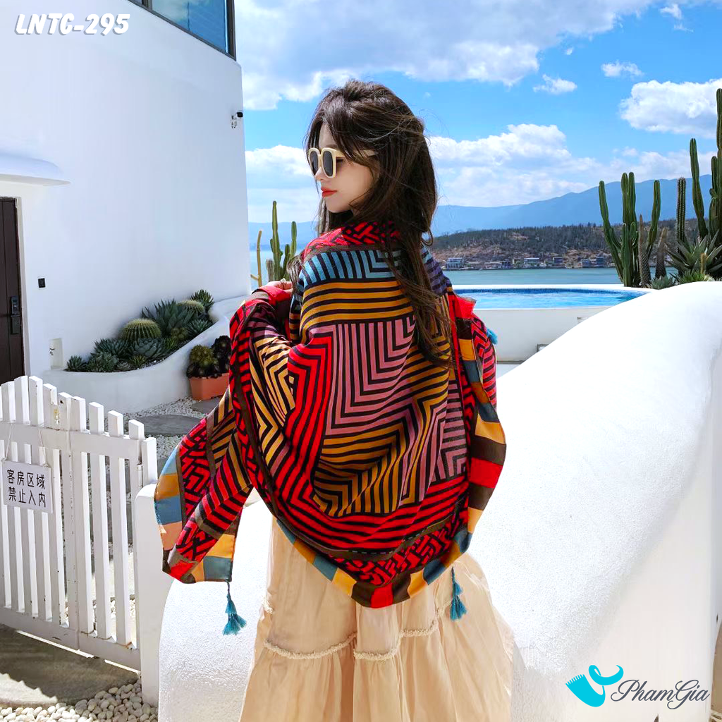 Người Mẫu Choàng Khăn Choàng Linen Boho Họa Tiết Hình Học Phối Màu Đỏ Vàng Cá Tính