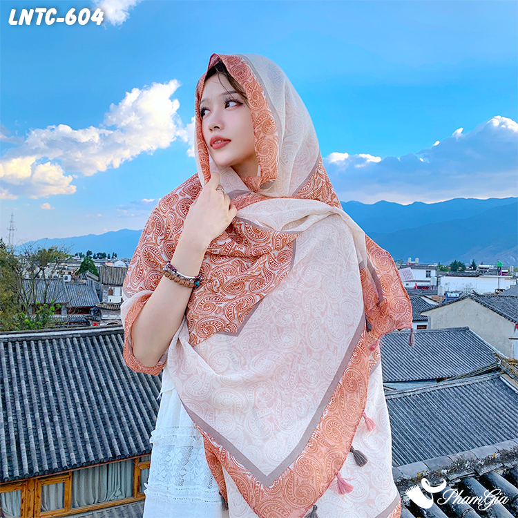 Model Choàng Khăn Choàng Linen Boho Họa Tiết Hoa Paisley Màu Cam Đào Nhẹ Nhàng