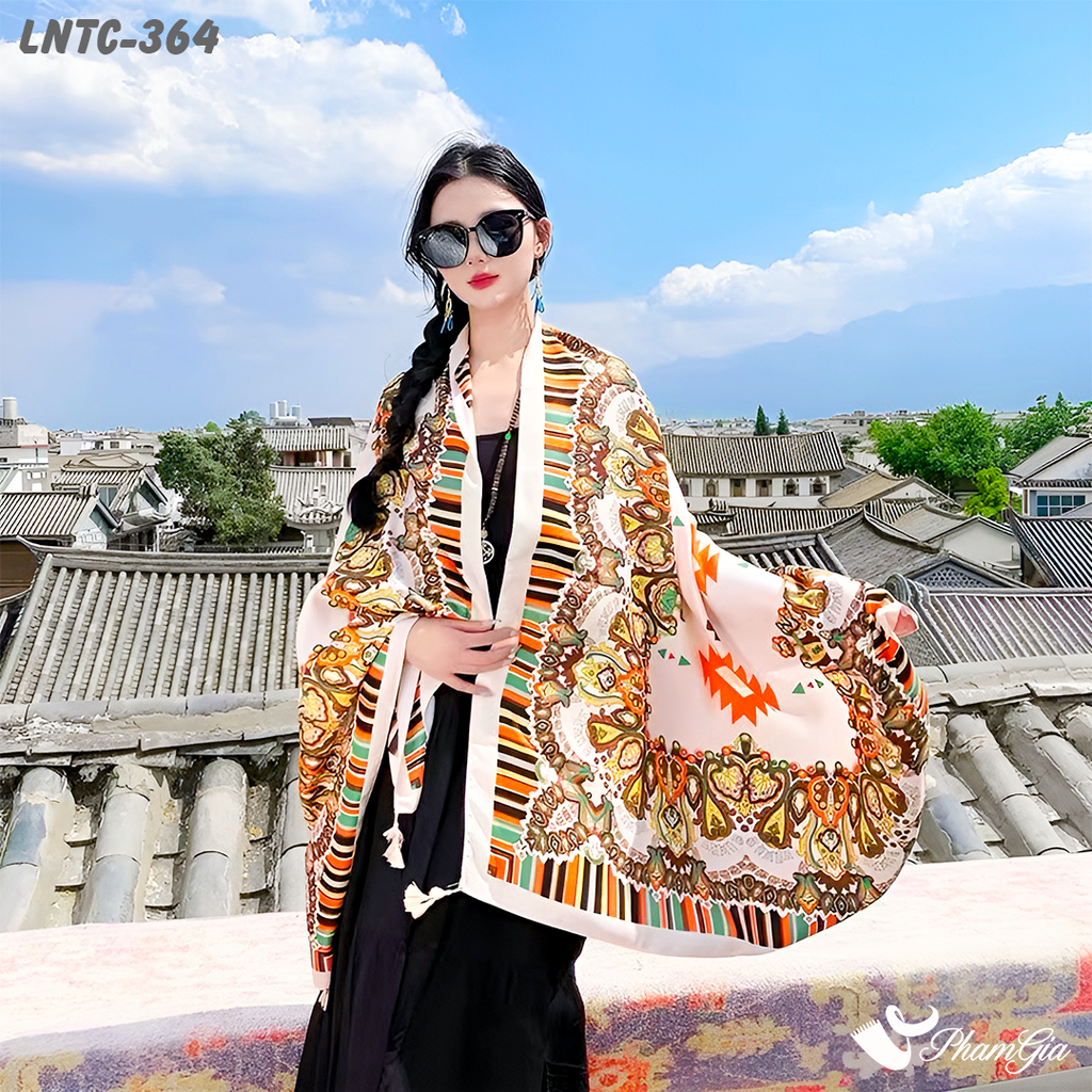 Người Mẫu Choàng Khăn Choàng Linen Boho Họa Tiết Thổ Cẩm Màu Trắng Kem Cá Tính