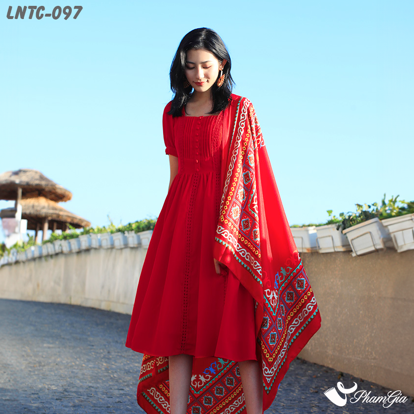 Model Choàng Khăn Choàng Linen Boho Họa Tiết Thổ Cẩm Tribal Màu Đỏ Rực Rỡ