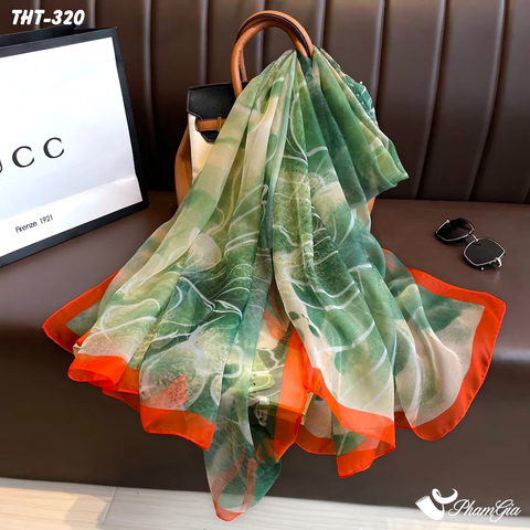Góc Nghiêng Khăn Choàng Tằm Họa Tiết Hoa Mẫu Đơn Màu Xanh Rêu Trang Nhã