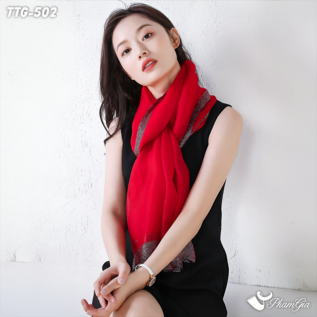 Model Choàng Khăn Choàng Tơ Tằm Gân Đỏ Tươi Phong Cách Minimalism Cao Cấp