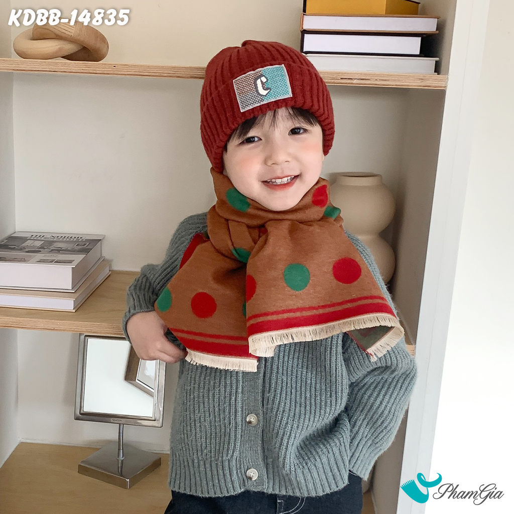 Người Mẫu Mặc Khăn Dạ Baby Giữ Ấm Họa Tiết Chấm Bi Màu Nâu Đáng Yêu