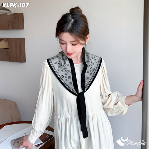 Người Mẫu Mặc Khăn Len Phụ Kiện Họa Tiết Cá Tính Phối Màu Đen Xám