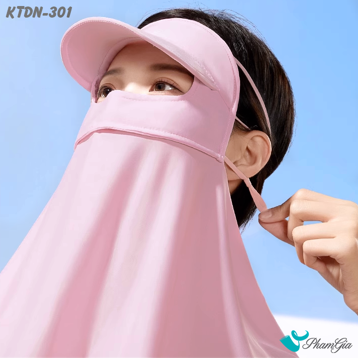 Người Mẫu Khẩu Trang Chống Nắng Full Face 360 Độ Màu Hồng Pastel