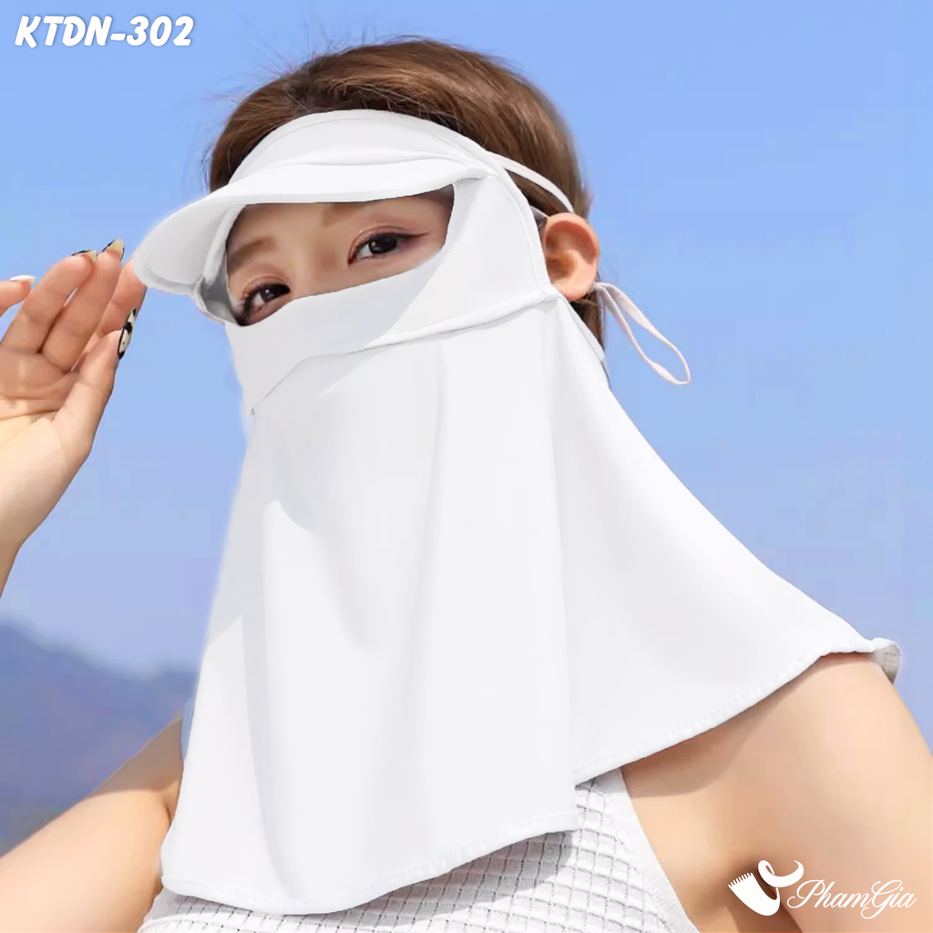Người Mẫu Khẩu Trang Chống Nắng Full Face 360 Độ Màu Trắng
