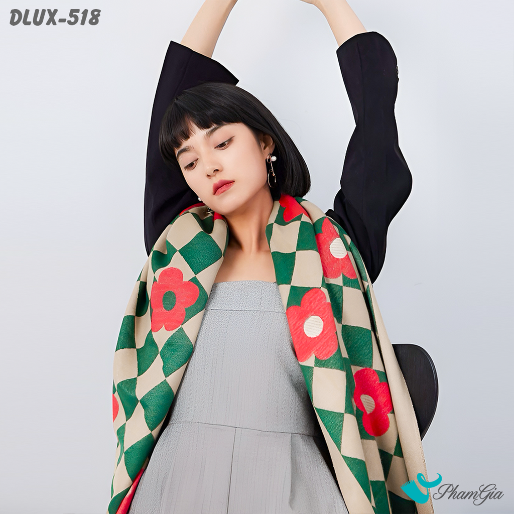 Người Mẫu Khăn Choàng Dạ Cashmere Cao Cấp Họa Tiết Caro Màu Xanh Phối Hoa Mai Độc Đáo