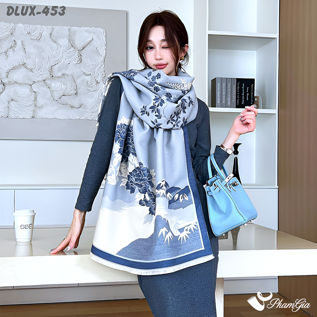 Người Mẫu Choàng Khăn Choàng Dạ Cashmere Cao Cấp Họa Tiết Sơn Thủy Màu Xanh Dương Sang Trọng
