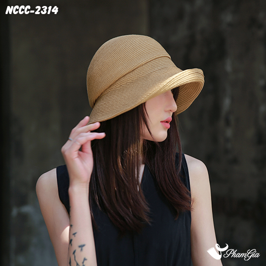 Model Đội Nón Cói Cloche Lượn Viền Cổ Điển Màu Nâu Tây