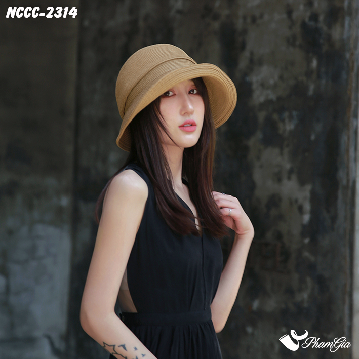 Người Mẫu Đội Nón Cói Cloche Lượn Viền Cổ Điển Màu Nâu Tây