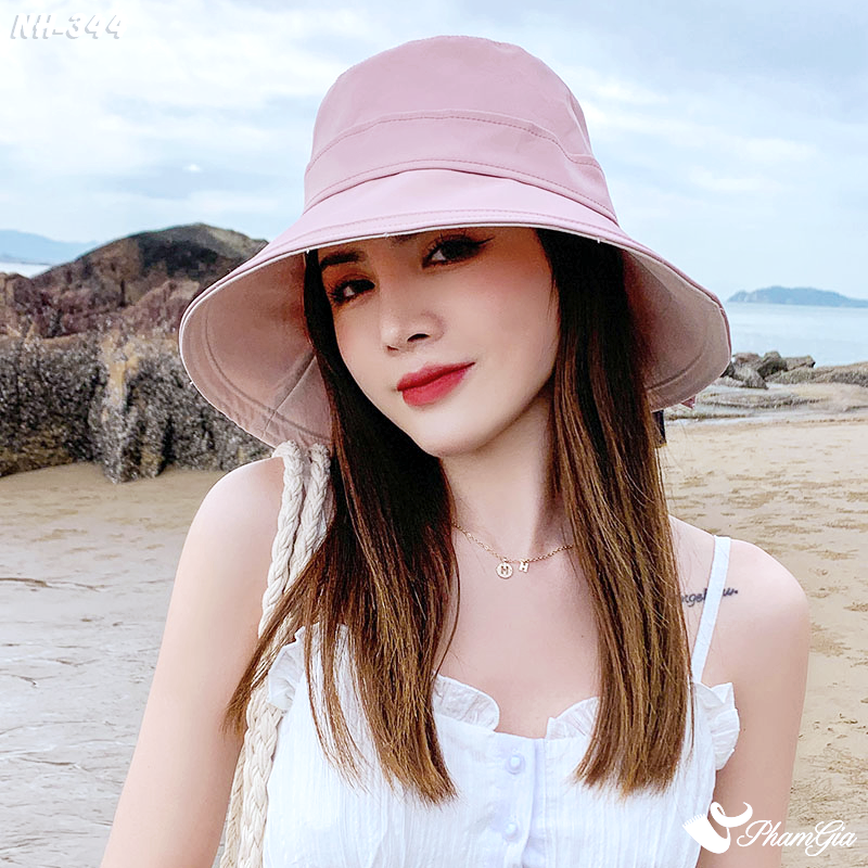 Model Đội Nón Kaki Rộng Vành Phối Nơ Màu Hồng Pastel