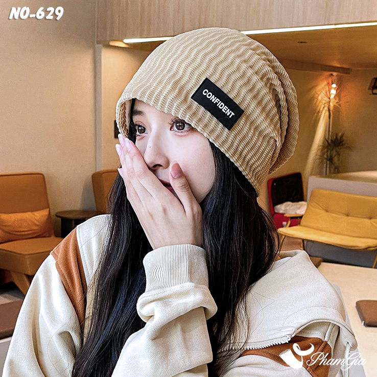 Model Đội Nón Ống Thời Trang Đính Tag Unisex Cá Tính Màu Nâu Beige