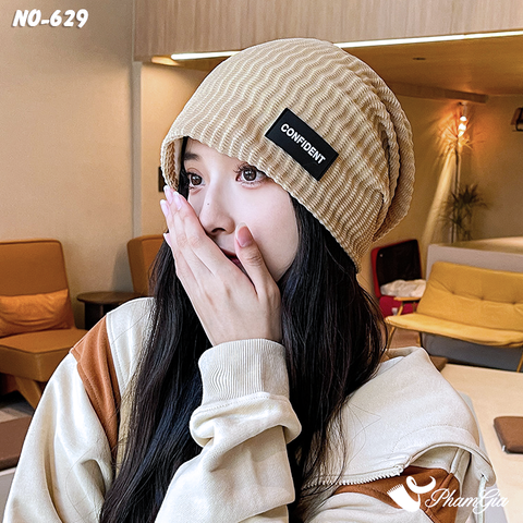 Model Đội Nón Ống Thời Trang Đính Tag Unisex Cá Tính Màu Nâu Beige