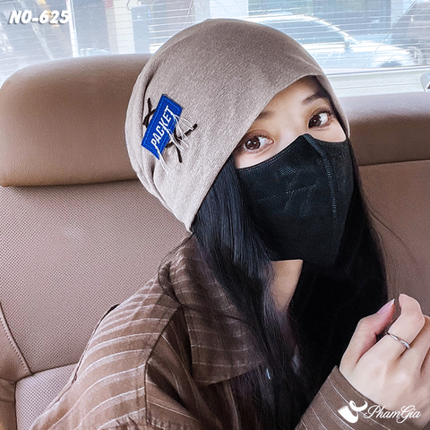 Người Mẫu Đội Nón Ống Thời Trang Đính Tag Unisex Cá Tính Màu Nâu Khói