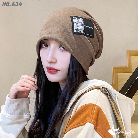 Người Mẫu Đội Nón Ống Thời Trang Đính Tag Unisex Cá Tính Màu Nâu Tây