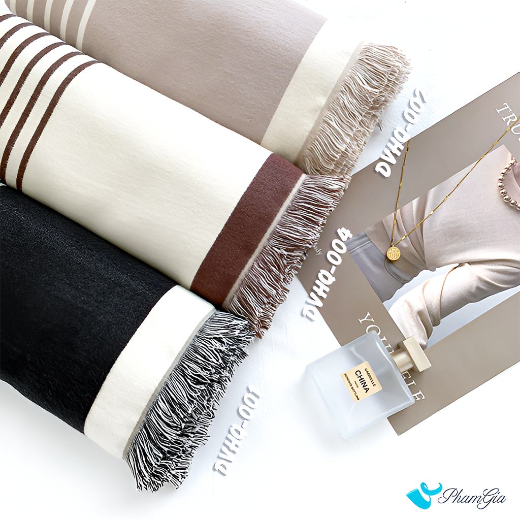 Cận Cảnh Khăn Choàng Dạ Cashmere Vuông Phong Cách Hàn Quốc Cao Cấp Họa Tiết Kẻ Sọc Beige - Trắng