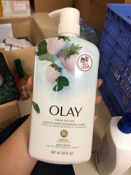 Sữa tắm Olay Body Wash 887ml - Strawberry & Mint