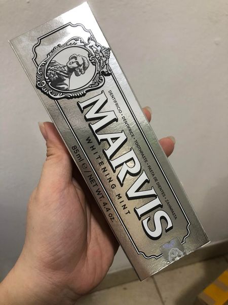Kem đánh răng Marvis 85ml - Whitening Mint (màu trắng)
