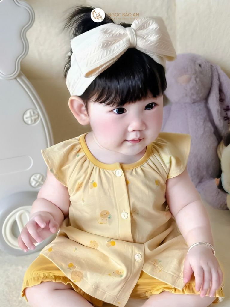 [NGỌC BẢO AN KIDS] Bộ quần áo đùi sát nách bé gái hoạ tiết gấu chanh vàng