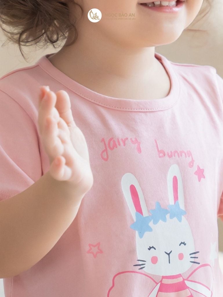 [NGỌC BẢO AN KIDS] Bộ quần áo lửng bé gái hoạ tiết thỏ bunny hồng